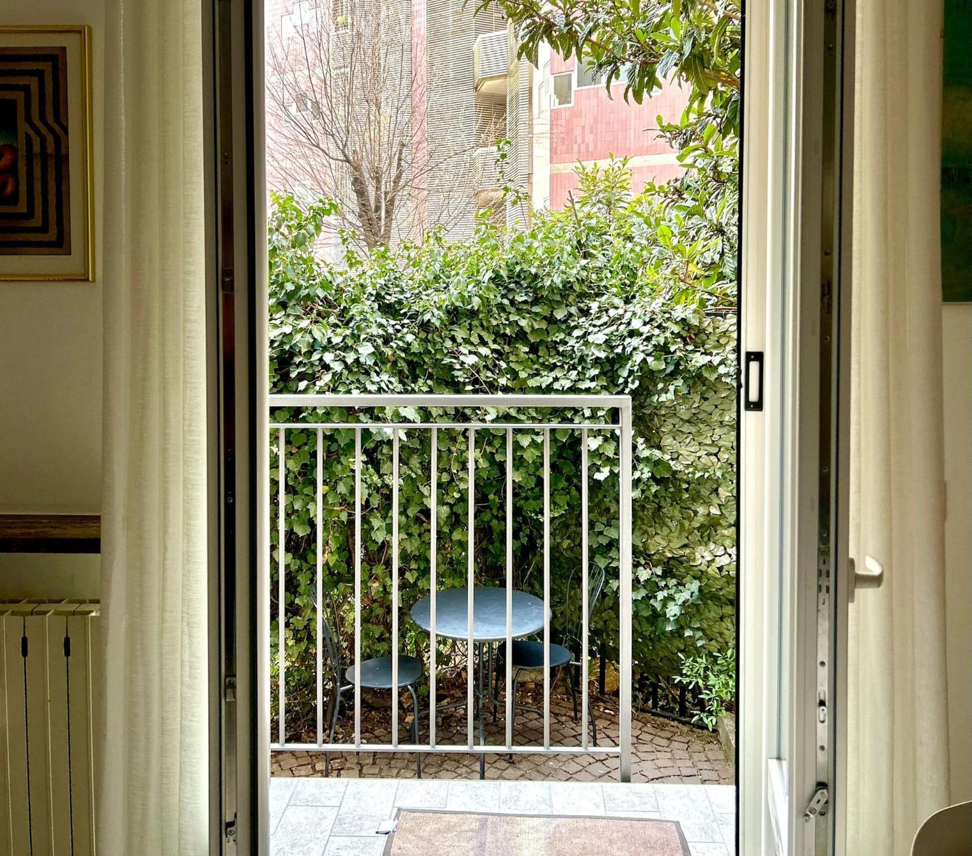 Lovely 2 Room Apartment With Small Garden Milano Dış mekan fotoğraf