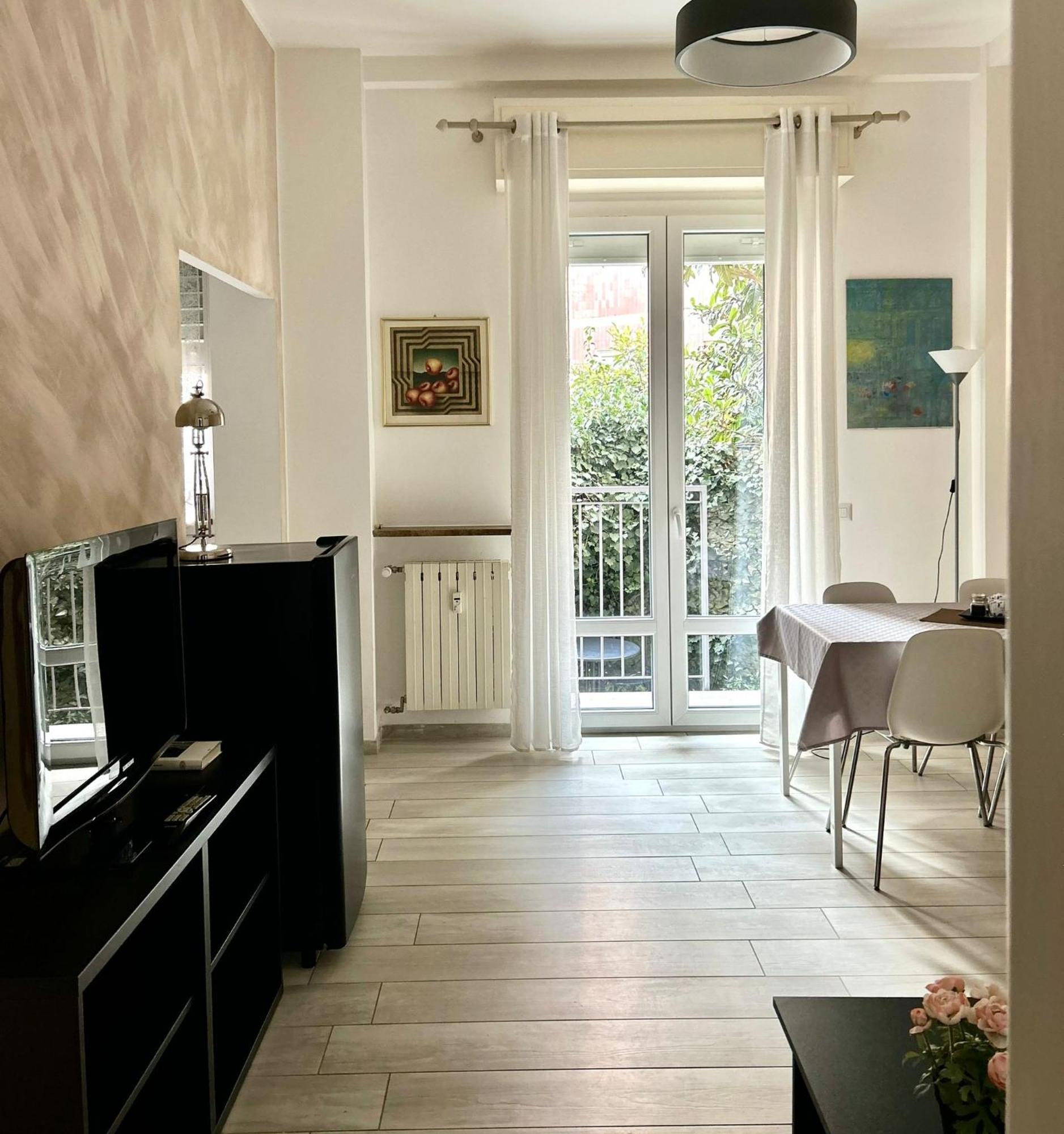 Lovely 2 Room Apartment With Small Garden Milano Dış mekan fotoğraf